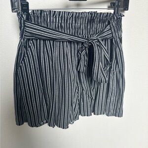 Black And White High Rise Pull On Shorts.